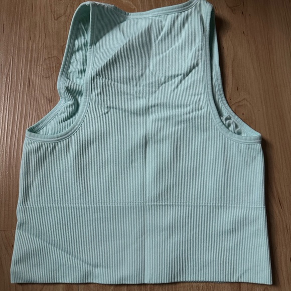 Althleta Ribbed Cropped Tank - Picture 3 of 3